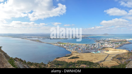 Vista di Seongsan Ilchulbong (cono vulcanico) nell'Isola di Jeju. Foto Stock