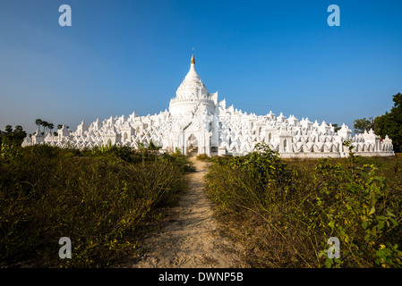 White buddista Pagoda Hsinbyume o Pagoda Myatheindan, Mingun, Sagaing Division, Myanmar Foto Stock