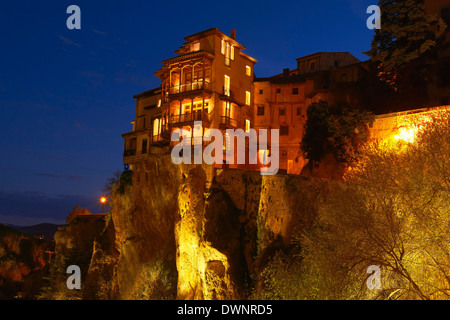 Casas Colgadas o case sospese, al tramonto, Cuenca, Sito Patrimonio Mondiale dell'UNESCO, Castilla La Mancha, in Spagna Foto Stock