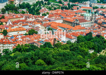 Vista sulla città di Praga Città Architettura da sopra Foto Stock