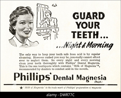 1940s tempo di guerra annuncio nella rivista per le giovani donne circa 1944 pubblicità dentale PHILLIPS MAGNESIA dentifricio Foto Stock