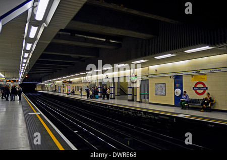 Blackfriars Stazione della Metropolitana piattaforma, City of London, Londra, Inghilterra, Regno Unito Foto Stock