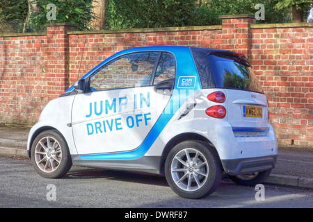 Mercedes-Benz Fourtwo Smart Auto parte dell'auto2GO Car Sharing Scheme, Birmingham, Inghilterra, Regno Unito Foto Stock