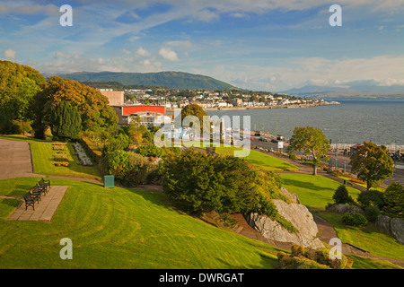 Vista su Dunoon dal parco del castello Foto Stock