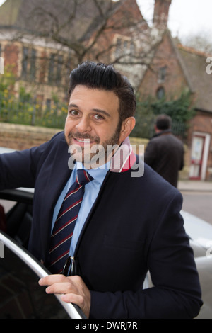 Adam Richman dell uomo Vs cibo presenter lasciando Oxford europea dopo il suo discorso. Foto Stock