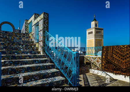 Il Nord Africa, Tunisia, Tunisi. Il minareto della grande moschea Zaytuna, vista dalle terrazze. Foto Stock