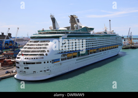 RCL nave da crociera mv Voyager dei mari ormeggiato a Livorno ITALIA Foto Stock