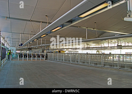 Interno di Blackfriars stazione ferroviaria, City of London, Londra, Inghilterra, Regno Unito Foto Stock