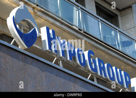 Vienna, Austria. Xii Mar, 2014. Il logo di Hypo Alpe Adria Bank è visto in Vienna, la capitale dell'Austria, 12 marzo 2014. Il governo austriaco ha dato la luce verde Mercoledì per una rinnovata iniezione di fondi alla travagliata banca Hypo Alpe Adria, Kronen Zeitung ha riportato. © Qian Yi/Xinhua/Alamy Live News Foto Stock
