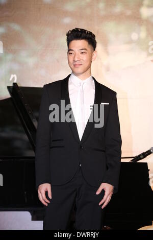 Taipei Cinese. Xii Mar, 2014. Il cantante Dawen rilasciare il suo nuovo album in Taipei, Cina mercoledì 12 marzo, 2014. © TopPhoto/Alamy Live News Foto Stock