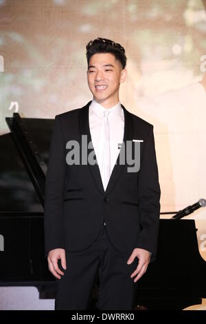 Taipei Cinese. Xii Mar, 2014. Il cantante Dawen rilasciare il suo nuovo album in Taipei, Cina mercoledì 12 marzo, 2014. © TopPhoto/Alamy Live News Foto Stock