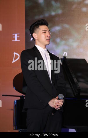 Taipei Cinese. Xii Mar, 2014. Il cantante Dawen rilasciare il suo nuovo album in Taipei, Cina mercoledì 12 marzo, 2014. © TopPhoto/Alamy Live News Foto Stock