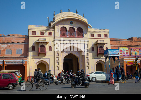 Jaipur, Rajasthan, India. Il Tripolia Gate, Royal ingresso in città Palace. Foto Stock