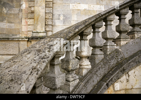 La scalinata in pietra che conduce fino al Friedensengel (Angelo della Pace) monumento, Monaco di Baviera, Germania. Foto Stock