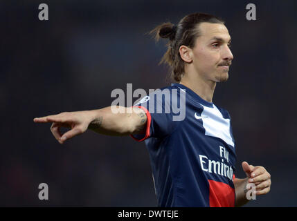 PSG è di Zlatan Ibrahimovic durante la UEFA Champions League round di 16 seconda gamba partita di calcio tra Paris Saint Germain e Bayer 04 Leverkusen presso il Parc de Princes, Parigi, Francia, 12 marzo 2014. Foto: Federico Gambarini/dpa Foto Stock