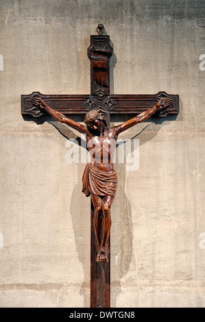 Gesù Cristo sulla croce nella Santa Chiesa di Marys, Fairford, Gloucestershire, Inghilterra Foto Stock