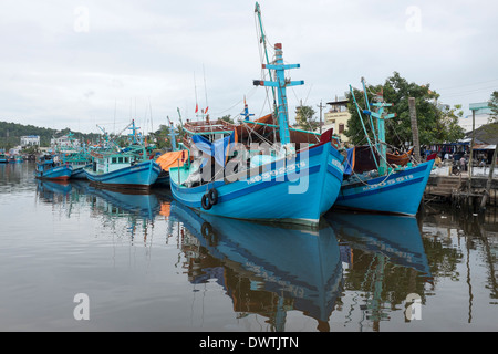 Barche da pesca in porto Duong Dong Phu Quoc Island in Vietnam Foto Stock