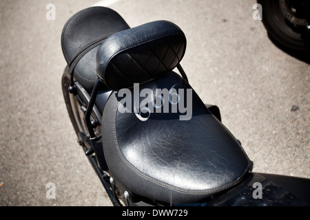 In pelle nera con sedile 666 stampato di un Harley Davidson Motor bike Foto Stock