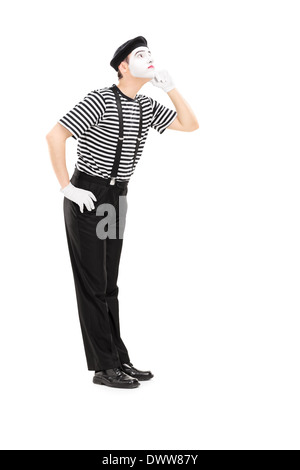 A piena lunghezza Ritratto di mime artista ascoltando qualcosa Foto Stock