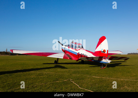 De Havilland Canada Scoiattolo striado DHC-1 Glider tirare. Foto Stock