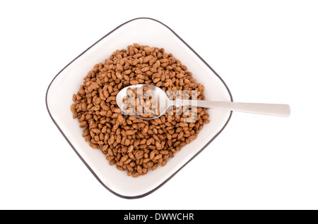 Delizioso e sano cereale nel recipiente isolato su bianco Foto Stock