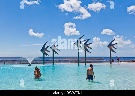 Australia, North Queensland, Cairns, artificiali piscina laguna all'Esplanade Foto Stock