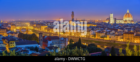 Vista su Firenze di notte Foto Stock