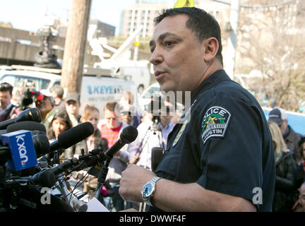 Austin TX capo di polizia tecnica Acevedo parla alla conferenza stampa dopo il sospetto di conducente ubriaco arò nel pedoni, uccidendo 2 Foto Stock