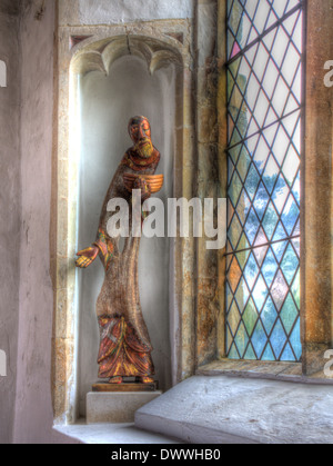 L'undicesimo secolo la selce chiesa parrocchiale di Saint Andrew in Wissett, Suffolk, Inghilterra. Foto Stock