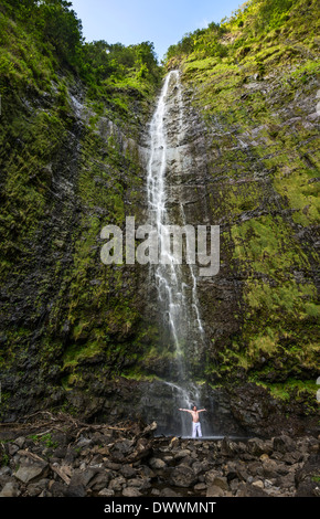 La spettacolare e grandi Waimoku Falls in Maui. Foto Stock