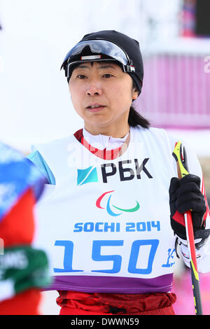 Sochi, Russia. 13 Mar, 2014. Momoko Dekijima (JPN) Biathlon : donna pratica sessione al "LAURA" Cross-Country Ski & Centro Biathlon durante la Sochi 2014 Giochi Paralimpici Invernali a Sochi, Russia . Credito: Giovanni Osada AFLO/sport/Alamy Live News Foto Stock