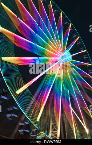 Il Motion Blur e l'effetto di zoom immagine del Great Smoky Mountain volante al crepuscolo dell'isola in Pigeon Forge Foto Stock