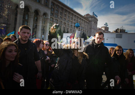 Kiev, Ucraina. 13 Mar, 2014. Jared Joseph Leto visite Euromaidan camp su piazza Indipendenza a Kiev, il 13 marzo 2014. Credito: Sergii Kharchenko/NurPhoto/ZUMAPRESS.com/Alamy Live News Foto Stock