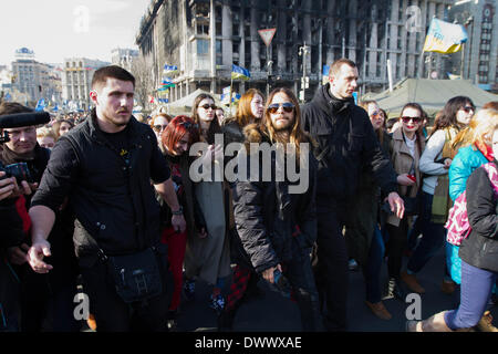 Kiev, Ucraina. 13 Mar, 2014. Jared Joseph Leto visite Euromaidan camp su piazza Indipendenza a Kiev, il 13 marzo 2014. Credito: Sergii Kharchenko/NurPhoto/ZUMAPRESS.com/Alamy Live News Foto Stock