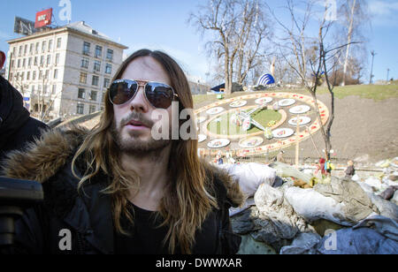 Kiev, Ucraina. 13 Mar, 2014. Jared Joseph Leto visite Euromaidan camp su piazza Indipendenza a Kiev, il 13 marzo 2014. Credito: Sergii Kharchenko/NurPhoto/ZUMAPRESS.com/Alamy Live News Foto Stock