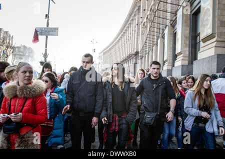 Kiev, Ucraina. 13 Mar, 2014. Jared Joseph Leto visite Euromaidan camp su piazza Indipendenza a Kiev, il 13 marzo 2014. Credito: Sergii Kharchenko/NurPhoto/ZUMAPRESS.com/Alamy Live News Foto Stock