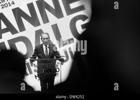 Parigi, Francia. 13 Mar, 2014. Il sindaco di Parigi Bertrand Delanoe dà un discorso durante una manifestazione dedicata al partito socialista francese (PS) candidato per le prossime elezioni comunali al Cirque d'Hiver luogo il 13 marzo 2014 a Parigi. Secondo un Marzo 13, 2014 sondaggio CSA, Anne Hidalgo avrebbe vinto al secondo turno a Parigi prima di destra UMP del partito Nathalie Kosciusko-Morizet con 52,5 per cento del voto contro 47,5 per cento dopo un serrato primo round. Le elezioni sono previste per il Marzo del 23 e 30 marzo 2014 in tutta la Francia. Credito: Michael Bunel/NurPhoto/ZUMAPRESS.com/Alamy Live News Foto Stock