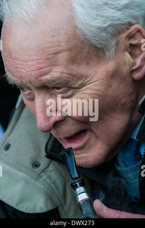 Londra, Regno Unito. 24 gen 2009. I manifestanti hanno portato da Tony Benn MP marzo alla libera Gaz e di vergogna la BBC, Londra 24 Gennaio 2009. Credito: Guy Bell/Alamy Live News Foto Stock