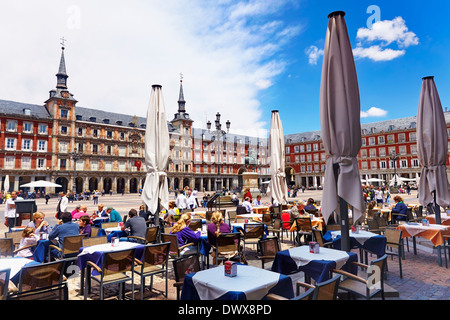 Terrazze a la Plaza Mayor. Madrid. Spagna Foto Stock