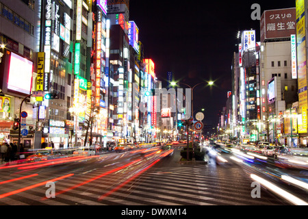 Kabuki-cho di notte Shinjuku, Tokyo, Giappone Foto Stock