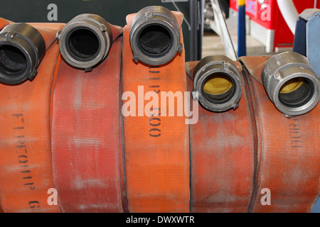 Arrotolamento a manichette da incendio sul retro del dispositivo antincendio, e Stati Uniti d'America Foto Stock