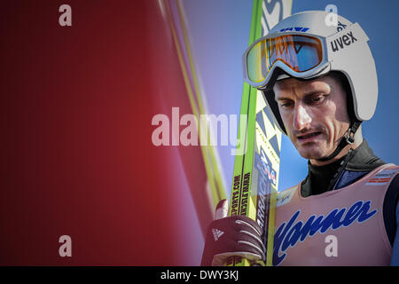 Harrachov, Repubblica Ceca. Xiv Mar, 2014. Jakub Janda di Repubblica Ceca compete durante lo sci battenti Campionati del Mondo in Harrachov, Repubblica Ceca, giovedì 14 marzo, 2014. Credito: Radek Petrasek/CTK foto/Alamy Live News Foto Stock