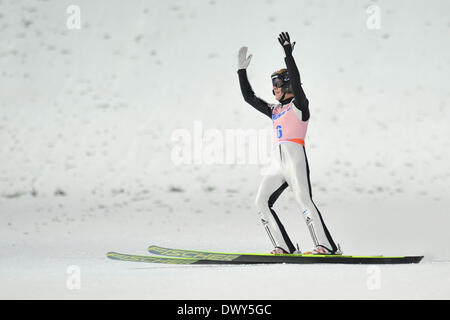Harrachov, Repubblica Ceca. Xiv Mar, 2014. Roman Koudelka di Repubblica Ceca compete durante lo sci battenti Campionati del Mondo in Harrachov, Repubblica Ceca, giovedì 14 marzo, 2014. Credito: Radek Petrasek/CTK foto/Alamy Live News Foto Stock