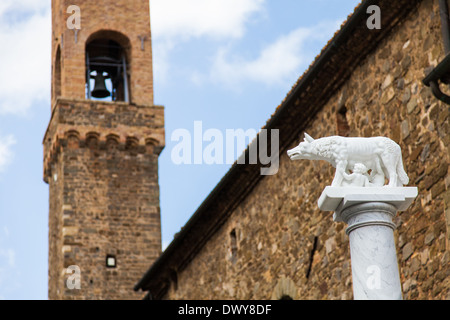 Toscana, Italia. Statua del leggendario lupo con Romolo e Remo, fondatori di Roma Foto Stock