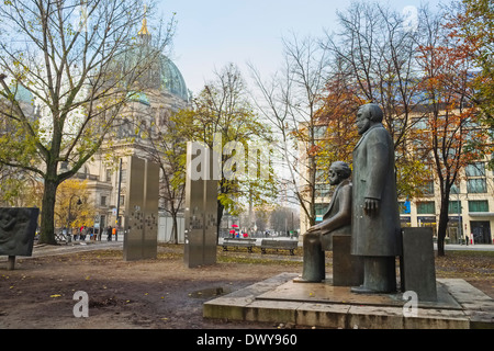 Marx-Engels-monumento, Berlino, Germania Foto Stock