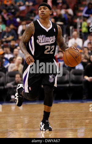 Marzo 12, 2014: i Sacramento Kings guard Isaia Thomas (22) in azione durante il gioco NBA tra i Sacramento Kings e la Philadelphia 76ers presso la Wells Fargo Center di Philadelphia, Pennsylvania. Il Re ha vinto 115-98. Christopher Szagola/Cal Sport Media Foto Stock