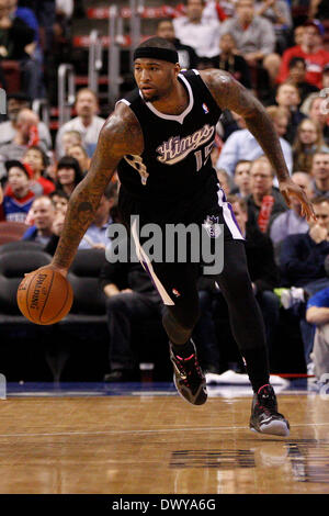 Marzo 12, 2014: i Sacramento Kings center DeMarcus cugini (15) in azione durante il gioco NBA tra i Sacramento Kings e la Philadelphia 76ers presso la Wells Fargo Center di Philadelphia, Pennsylvania. Il Re ha vinto 115-98. Christopher Szagola/Cal Sport Media Foto Stock