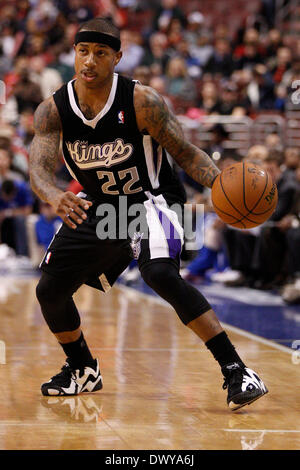 Marzo 12, 2014: i Sacramento Kings guard Isaia Thomas (22) in azione durante il gioco NBA tra i Sacramento Kings e la Philadelphia 76ers presso la Wells Fargo Center di Philadelphia, Pennsylvania. Il Re ha vinto 115-98. Christopher Szagola/Cal Sport Media Foto Stock