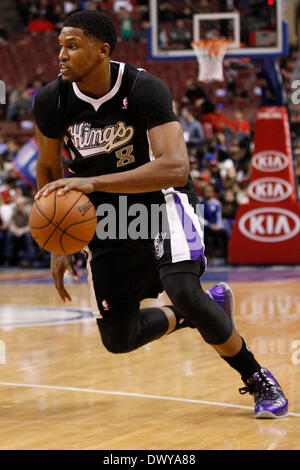 Marzo 12, 2014: i Sacramento Kings avanti Rudy Gay (8) in azione durante il gioco NBA tra i Sacramento Kings e la Philadelphia 76ers presso la Wells Fargo Center di Philadelphia, Pennsylvania. Il Re ha vinto 115-98. Christopher Szagola/Cal Sport Media Foto Stock