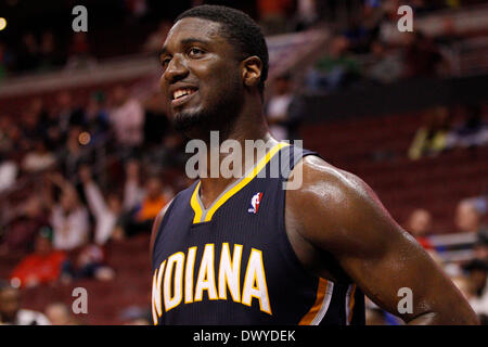 Philadelphia, Pennsylvania, Stati Uniti d'America . Xiv Mar, 2014. Marzo 14, 2014: Indiana Pacers center Roy Hibbert (55) si affaccia su durante il gioco NBA tra Indiana Pacers e la Philadelphia 76ers presso la Wells Fargo Center di Philadelphia, Pennsylvania. L'Pacers ha vinto 101-94. Christopher Szagola/Cal Sport Media Credito: Cal Sport Media/Alamy Live News Foto Stock